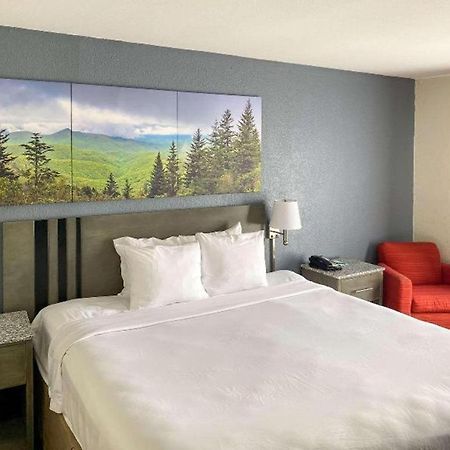 Clarion Pointe - Greensboro Coliseum Area מראה חיצוני תמונה