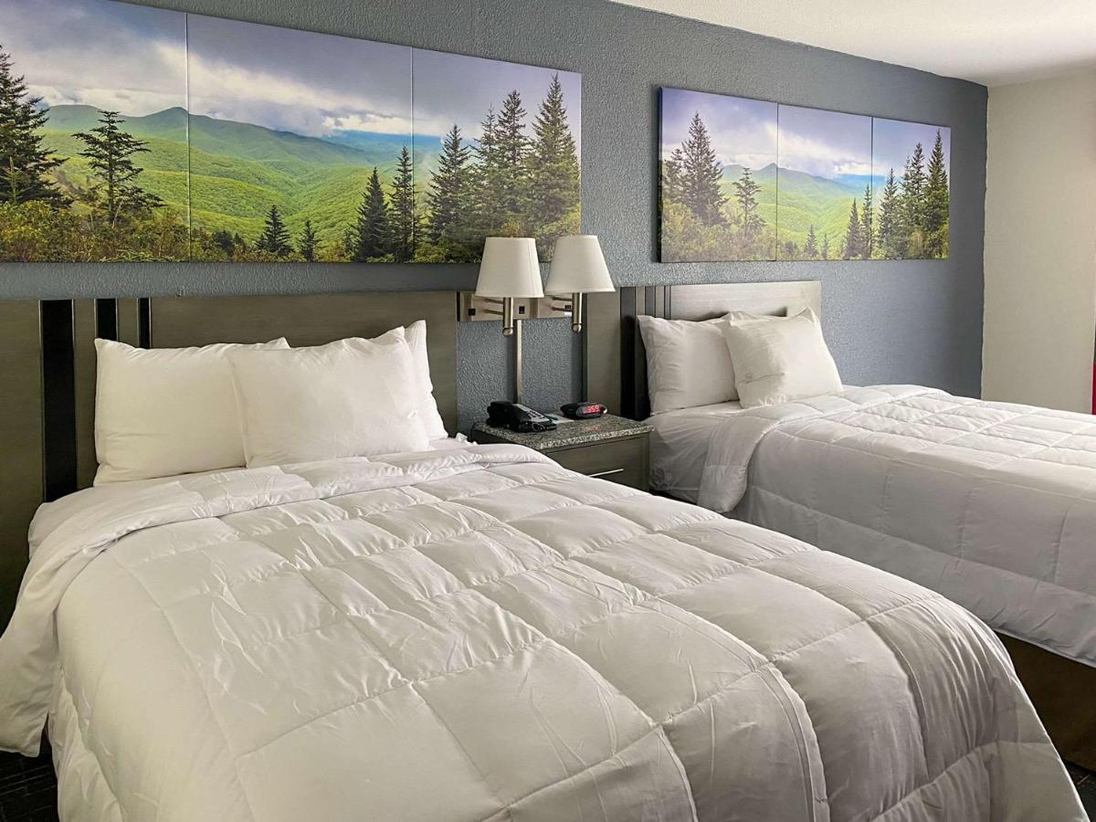 Clarion Pointe - Greensboro Coliseum Area מראה חיצוני תמונה