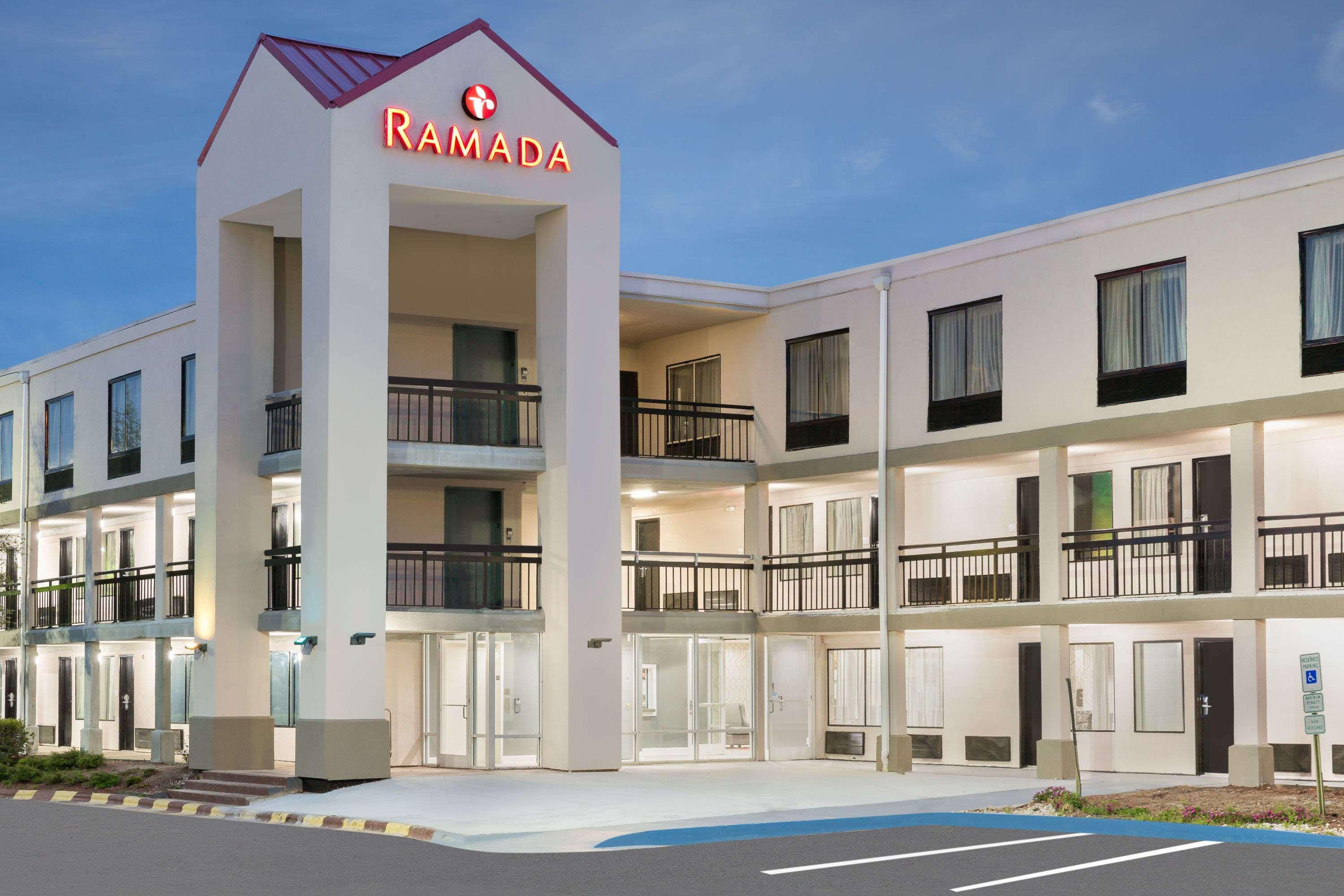 Clarion Pointe - Greensboro Coliseum Area מראה חיצוני תמונה