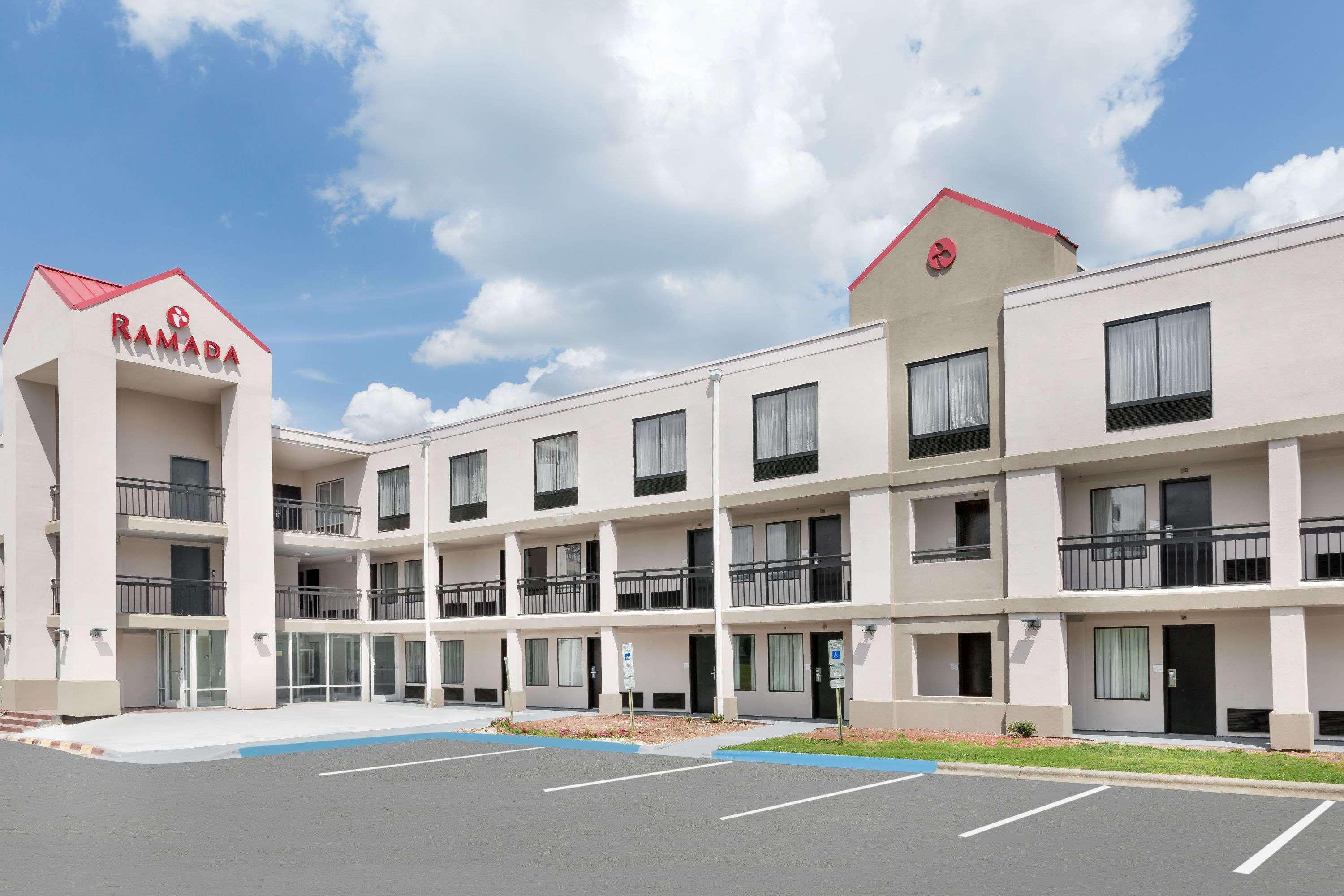 Clarion Pointe - Greensboro Coliseum Area מראה חיצוני תמונה