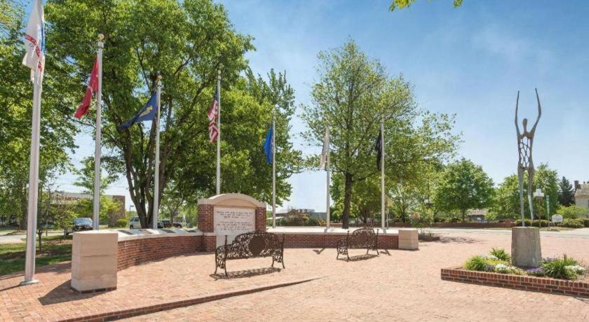 Clarion Pointe - Greensboro Coliseum Area מראה חיצוני תמונה