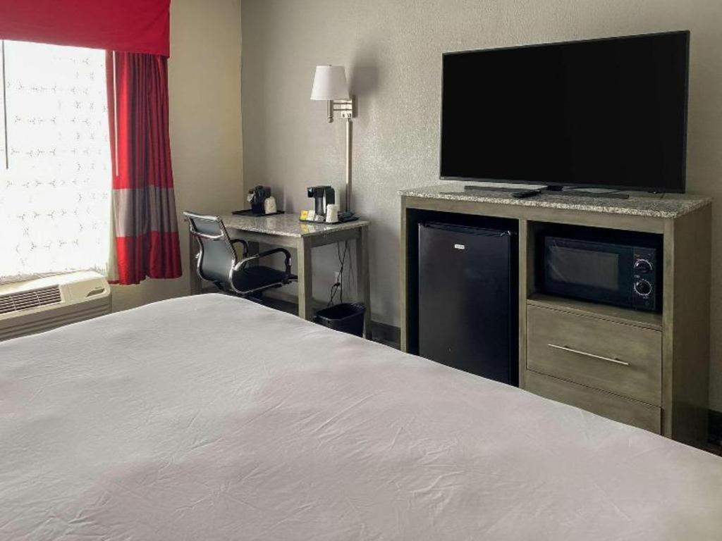 Clarion Pointe - Greensboro Coliseum Area מראה חיצוני תמונה