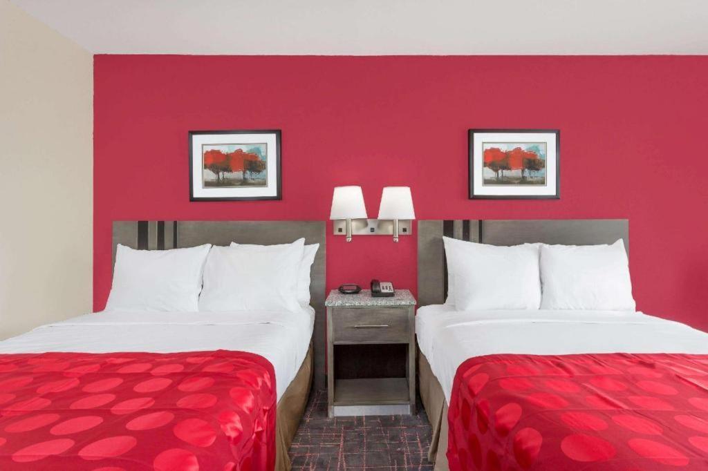 Clarion Pointe - Greensboro Coliseum Area מראה חיצוני תמונה