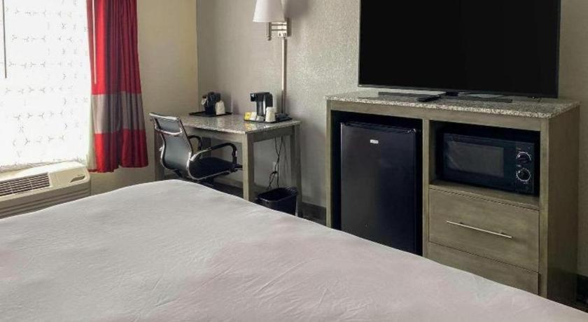 Clarion Pointe - Greensboro Coliseum Area מראה חיצוני תמונה