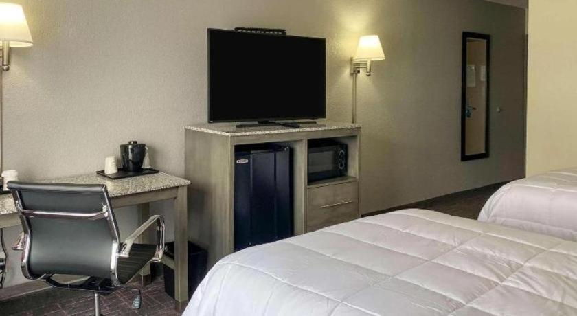 Clarion Pointe - Greensboro Coliseum Area מראה חיצוני תמונה