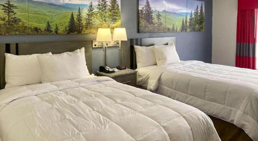 Clarion Pointe - Greensboro Coliseum Area מראה חיצוני תמונה