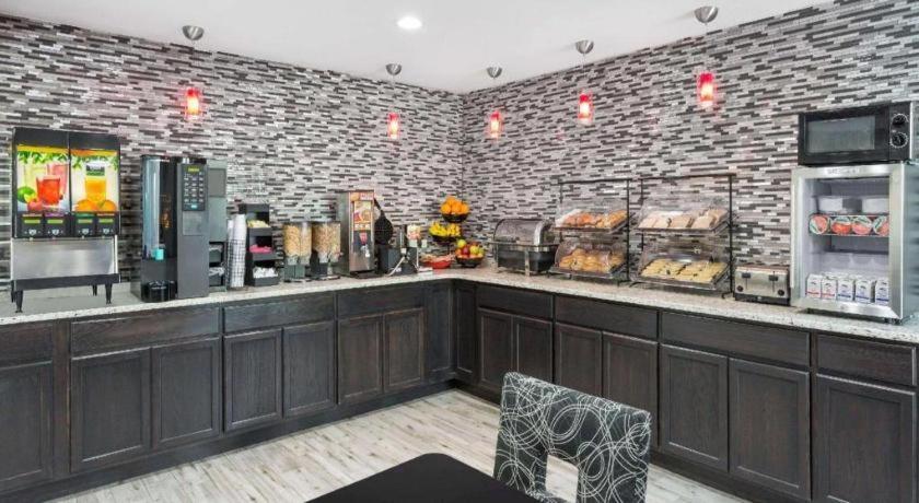 Clarion Pointe - Greensboro Coliseum Area מראה חיצוני תמונה